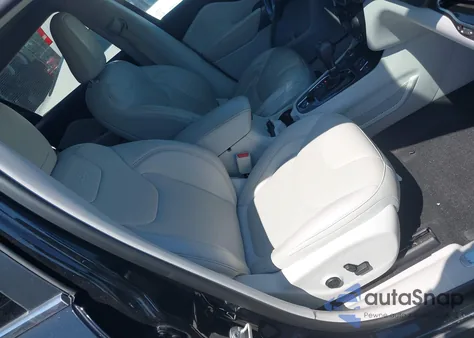 2019 Jeep Cherokee Limited 4X4 z USA, uszkodzony, nr VIN 1C4PJMDX5KD456310